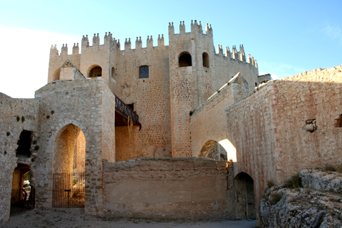 castillo-gates.jpg